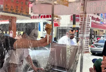 Nieves de garrafa, el rico postre para refrescarse del calor en el Centro Histórico de Mazatlán