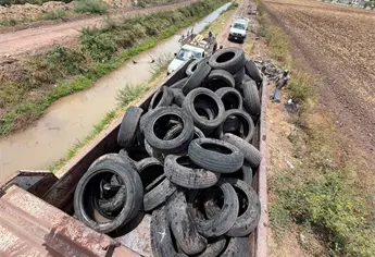 Acaban de limpiar para evitar inundaciones y les tiran decenas de llantas al Módulo Santa Rosa