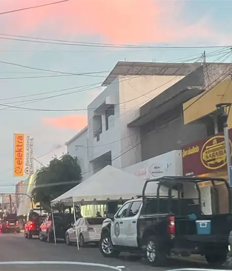 Los Harfuch realizan cateos en negocios y lavaderos de vehículos en Ruiz Cortines, Guasave Los Harfuch realizan cateos en negocios y lavaderos de vehículos en Ruiz Cortines, Guasave