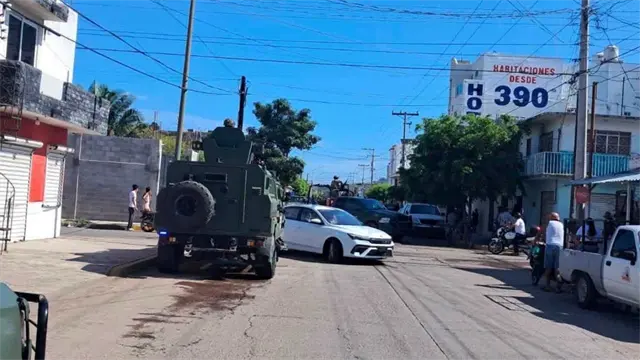Balacera enfrente de la casa del alcalde de Escuinapa deja un muerto y cinco heridos Balacera enfrente de la casa del alcalde de Escuinapa deja un muerto y cinco heridos