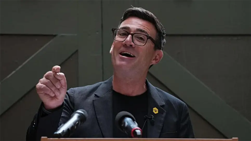 Durante su campaña Andy estuvo acompañado de la música de las legendarias bandas británicas como Oasis, Radiohead, The Smiths, entre otros, donde este ha logrado la conexión con la comunidad juvenil