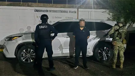 Detienen a un civil con vehículo robado en Navolato Detienen a un civil con vehículo robado en Navolato