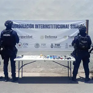 Aseguran celulares, droga y diversos objetos prohibidos en la penitenciaría de Aguaruto, Culiacán Aseguran celulares, droga y diversos objetos prohibidos en la penitenciaría de Aguaruto, Culiacán