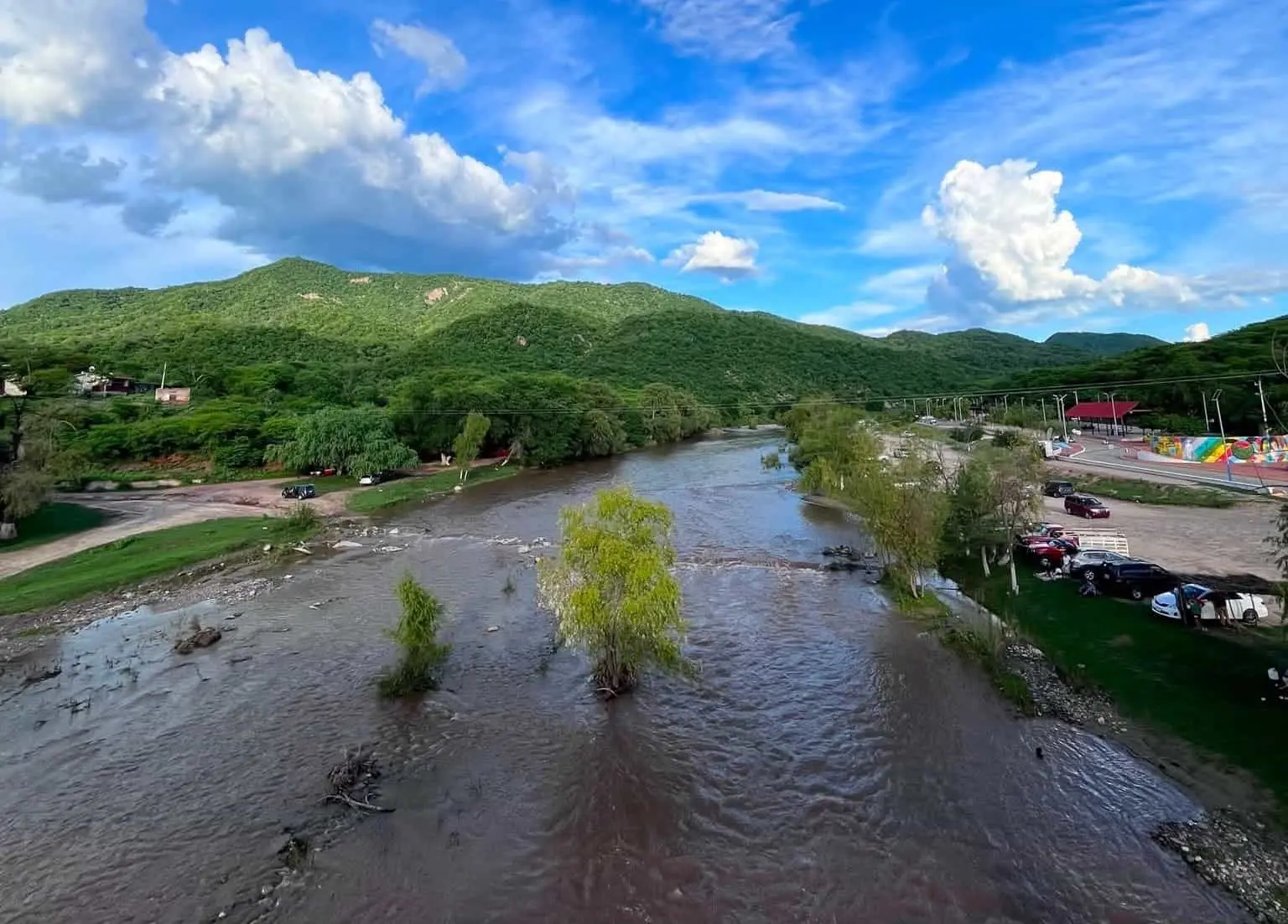 Así luce Choix tras las lluvias; cerros se pintan de verde y arroyos vuelven a correr Así luce Choix tras las lluvias; cerros se pintan de verde y arroyos vuelven a correr