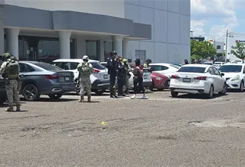Balacera en estacionamiento de supermercado deja 3 heridos en Culiac&aacute;n