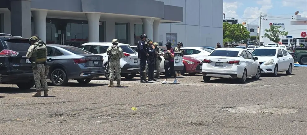 Intento de levantón deja tres personas heridas a balazos en supermercado de Culiacán Intento de levantón deja tres personas heridas a balazos en supermercado de Culiacán