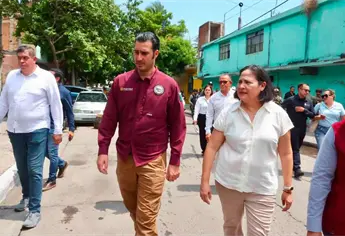 Llevan apoyos y atención médica casa por casa; Miguel Torruco Garza y Minerva Osuna recorren la colonia Montuosa 