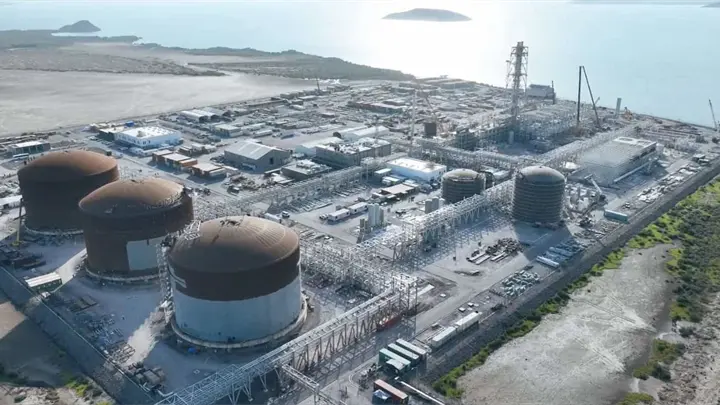 Gobierno busca una salida al conflicto por la planta de GPO en Topolobampo; no llega a cancelarla ni a defenderla