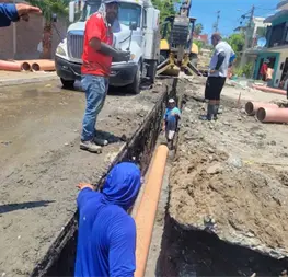 Se rompe línea de distribución y deja sin agua a cinco colonias de Mazatlán Se rompe línea de distribución y deja sin agua a cinco colonias de Mazatlán