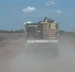 Se registra persecución por terracería para impedir que tiren basura en un canal de riego en Ahome | VIDEO Se registra persecución por terracería para impedir que tiren basura en un canal de riego en Ahome | VIDEO