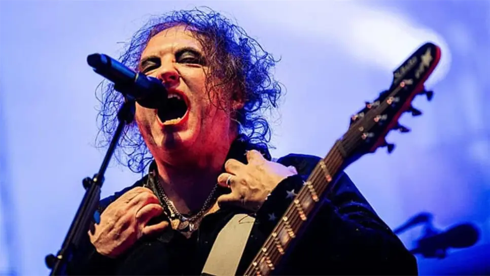La leyenda del rock también bautizó al mandamás de la FIFA con una frase en latín donde señala que es una distracción para las personas