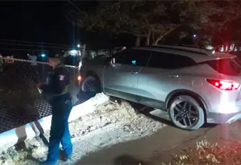 Joven presuntamente ebrio choca y derriba la cerca de la Japama en El Carrizo