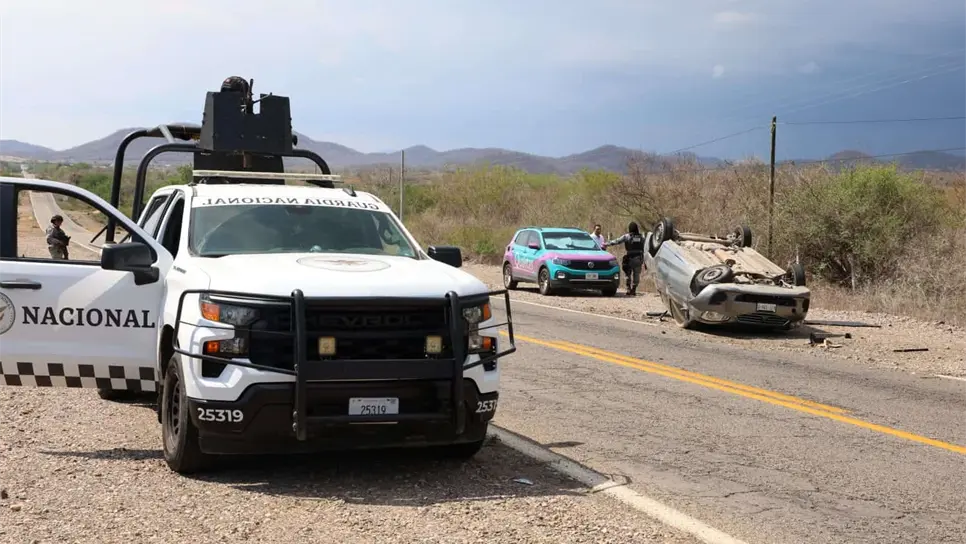 Dos mujeres resultan lesionadas tras volcadura en carretera hacia el Habal, Mazatlán