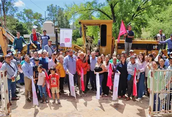 José Paz López da banderazo de inicio de obra en Santiago de los Caballeros, Badiraguato 