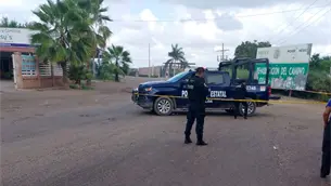 Localizan a un hombre asesinado y envuelto en una cobija en la carretera Villa Juárez–Eldorado Localizan a un hombre asesinado y envuelto en una cobija en la carretera Villa Juárez–Eldorado