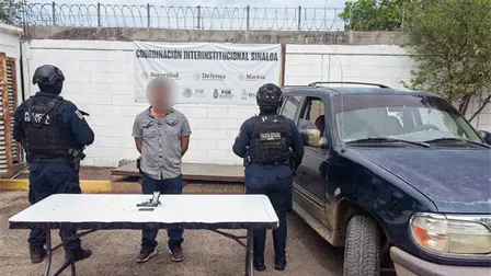 Detienen a un civil y aseguran un arma corta en Culiacán Detienen a un civil y aseguran un arma corta en Culiacán