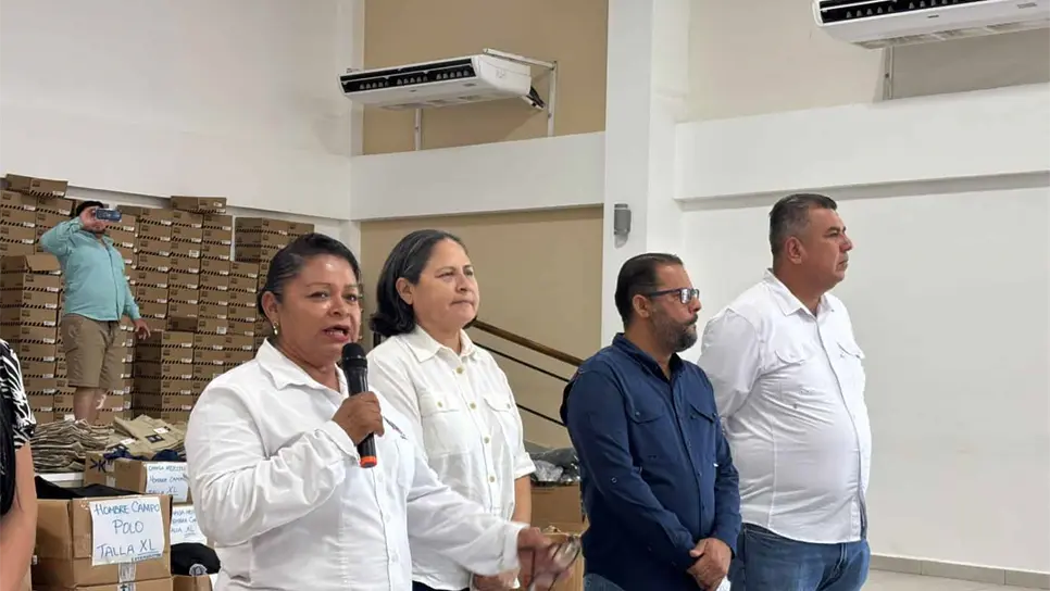 Gobierno de Mazatlán renueva uniformes de más de mil trabajadores sindicalizados del Ayuntamiento