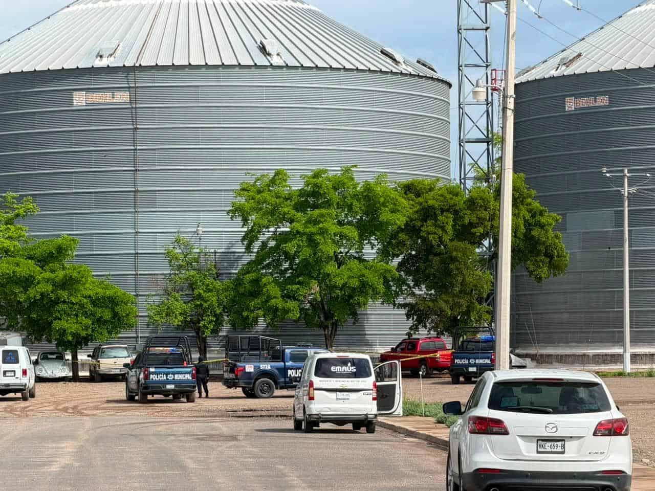 Presunta riña deja dos trabajadores sin vida en una empresa semillera de Guamúchil Presunta riña deja dos trabajadores sin vida en una empresa semillera de Guamúchil