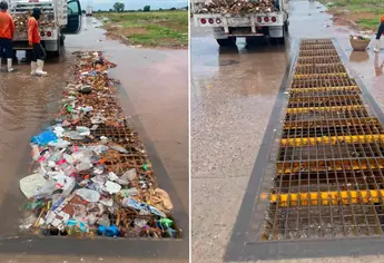 Basura colapsa drenaje en Nuevo Siglo durante intensa lluvia en Los Mochis