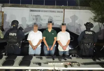 Detienen a 3 civiles tras persecuci&oacute;n en Villas del Real, Culiac&aacute;n; aseguran armas, cargadores y municiones