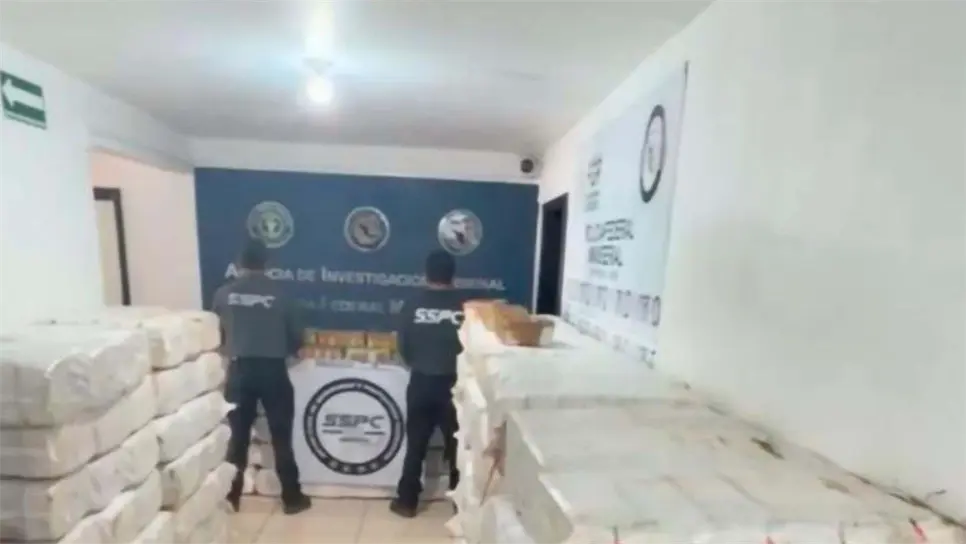 Detienen a chofer con más de 3 toneladas de cristal ocultas en costales de alimento para ganado