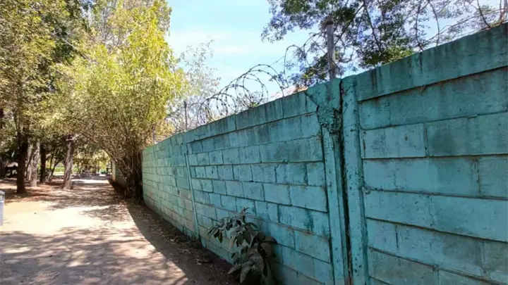 Protecci&oacute;n Civil de Ahome advierte posible cierre del Parque Sinaloa por barda en riesgo de colapso