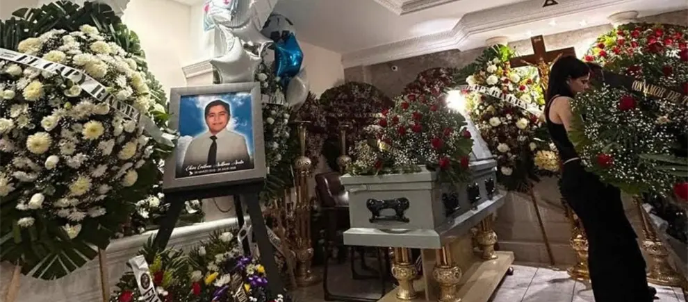 Nunca los olvidaremos Dan el último adiós a Jonathan, Cristian y Edwin en Guamúchil; los despiden entre lágrimas y la banda Nunca los olvidaremos Dan el último adiós a Jonathan, Cristian y Edwin en Guamúchil; los despiden entre lágrimas y la banda