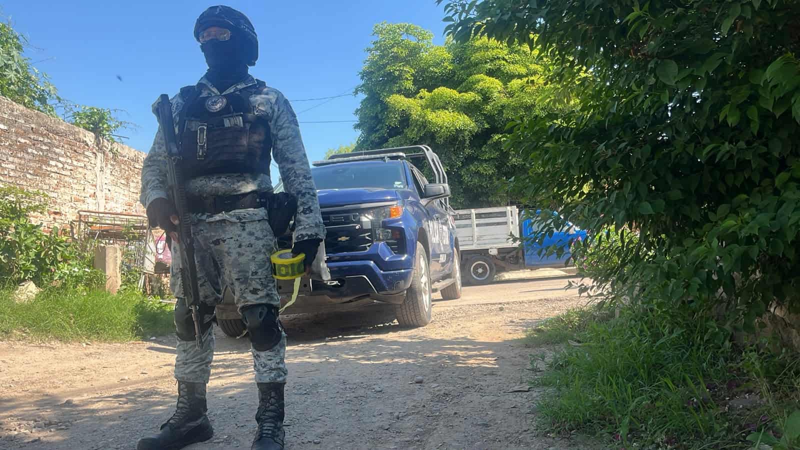 Hallan cuerpo de una persona envuelto en una sábana dentro de un lote baldío en la colonia Las Cucas, en Culiacán Hallan cuerpo de una persona envuelto en una sábana dentro de un lote baldío en la colonia Las Cucas, en Culiacán