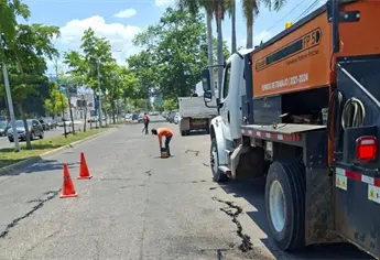 Ahome refuerza el bacheo con más de 2 mil metros cuadrados de carpeta asfáltica en Los Mochis