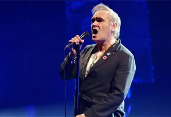 Morrissey lanza llamado al gobierno español para prohibir las corridas de toros