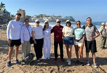 Secretaría de Turismo impulsa el turismo sostenible con limpieza de playa Olas Altas, Mazatlán