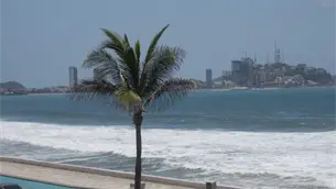 Por efectos de mar de fondo y oleaje elevado, restringen acceso a varias playas de Mazatl&aacute;n