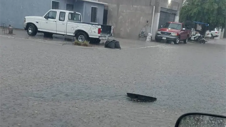 ¡No destapes las alcantarillas! JAPAMA alerta que hacerlo durante las lluvias puede causar accidentes y brotes de aguas negras ¡No destapes las alcantarillas! JAPAMA alerta que hacerlo durante las lluvias puede causar accidentes y brotes de aguas negras
