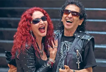 Álex Lora y Chela Lora celebran su amor con emotiva ceremonia durante concierto de El Tri | VIDEO
